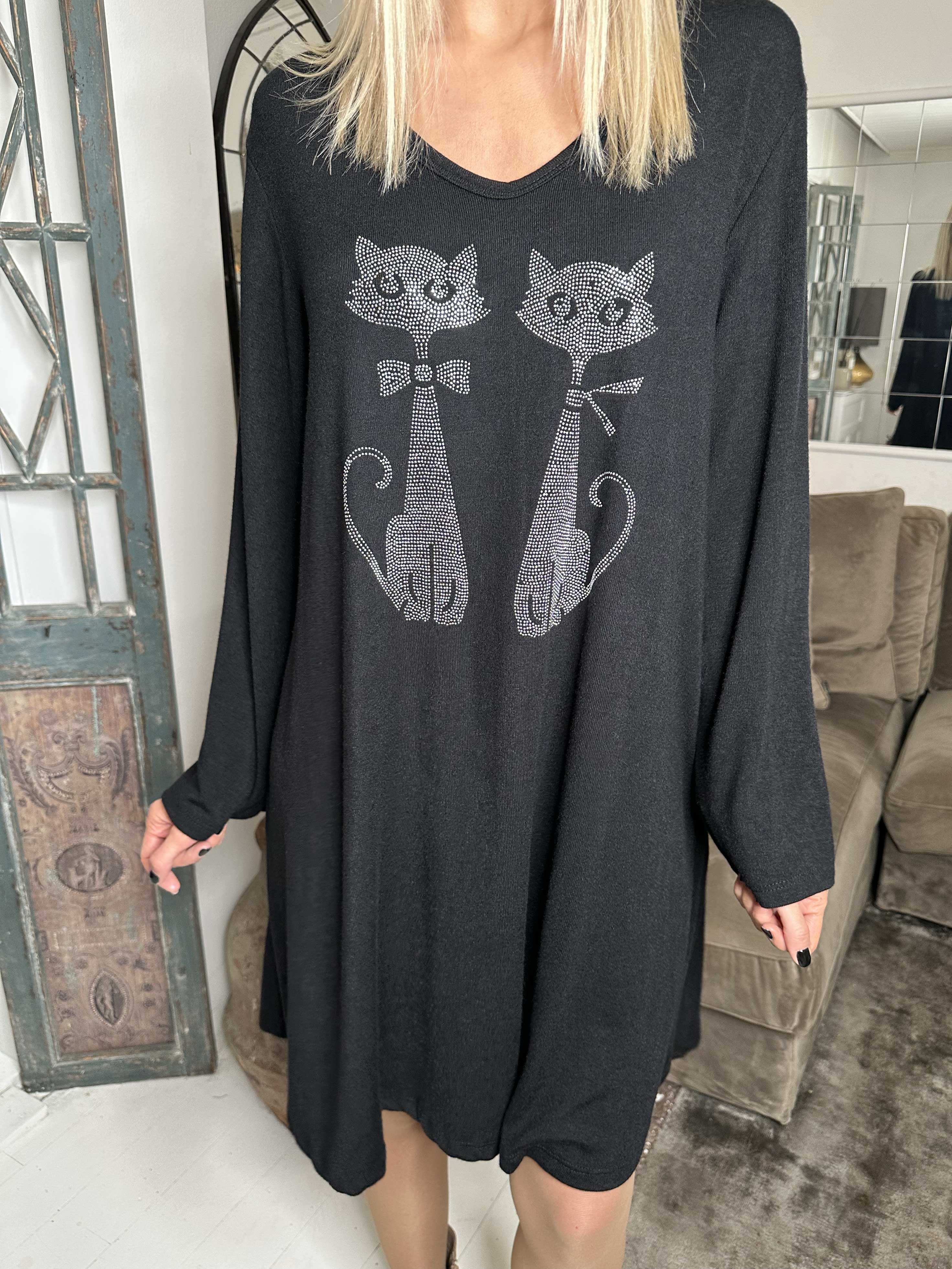 Talia - Blød kjole i viskose med kattemotiv af similisten